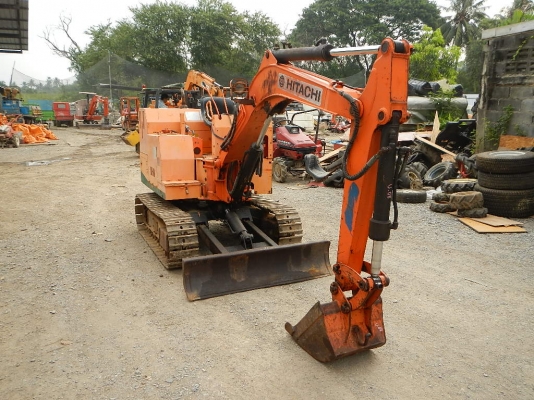 ขายรถขุด BACKHOE HITACHI  UH-M8 พร้อมใช้งาน