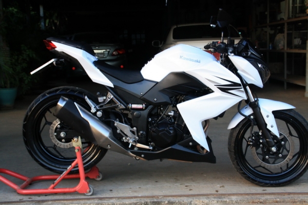 ขาย Z 250  ปี2013 สีขาว สภาพสวย รถสวยมือเดียว ทะเบียนพร้อมโอน106000