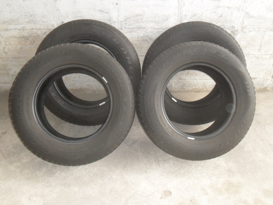 ยาง GoodYear 215/70R16ปี11 สวยๆ 4 เส้น ราคา 2500 บาท