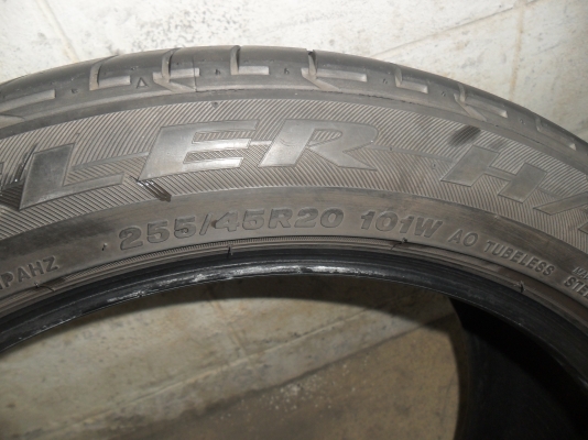 ยาง BRIDGESTONE 255/45R20ปี10 สวยๆ 1 คู่ ราคา 2300 บาท