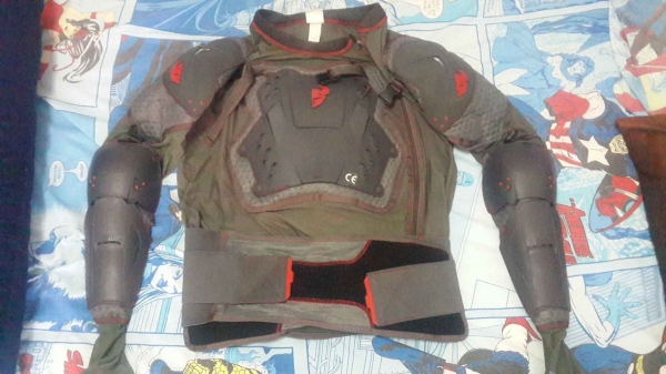 ขายเสื้อเกราะสำหรับขี่รถวิบากยี่ห้อ Thor กับ Alpinestars สภาพสวยๆครับ