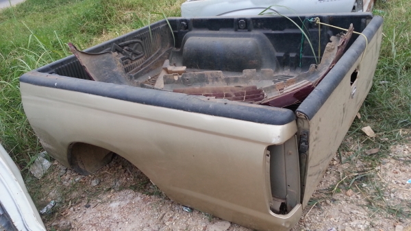 ลูกกระบะ ฟรอนเทียร์ แคป มีพื้นปูกระบะ Max Linerให้