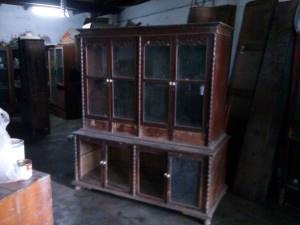 ตู้ไทย 2 ชั้นไม้สักทั้งหลังสภาพเดิมๆครับเป็นตู้ไทย 2 ชั้นไม้สักทั้งหลังครับ  ยาวประมาณ  140 ซ.ม  สูง 165 ซ.ม  ลึกประมาณ50ซ.ม  ครับ อายุหลายสิบปีครับ  ราคานี้น่าเก็บครับ