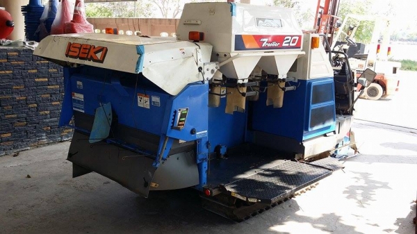 รถเกี่ยวข้าวพร้อมนวดข้าวในตัว แบบนั่งขับ เก่าญี่ปุ่น ISEKI ขนาด 20 แรง เกี่ยวข้าว 3 แถว สภาพสวย รถเกี่ยวข้าวพร้อมนวดข้าวในตัว แบบนั่งขับ เก่าญี่ปุ่น ISEKI ขนาด 20 แรง เกี่ยวข้าว 3 แถว สภาพสวย