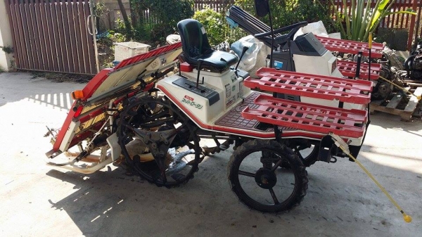 รถปลูกข้าวนั่งขับ YANMAR รุ่น RR40 เก่าญี่ปุ่น ดำนา 4 แถว สภาพสวย เครื่องยนต์ติดง่าย สภาพพร้อมใช้งาน รถปลูกข้าวนั่งขับ YANMAR รุ่น RR40 เก่าญี่ปุ่น ดำนา 4 แถว สภาพสวย เครื่องยนต์ติดง่าย สภาพพร้อมใช้งาน