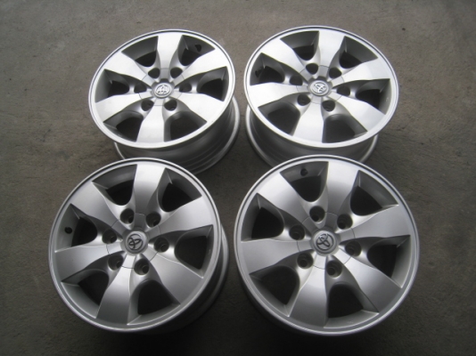 ขายล้อแม็กป้ายแดง Vigo champ 16" สนใจติดต่อเล็กคลองสามครับ 081-3747940