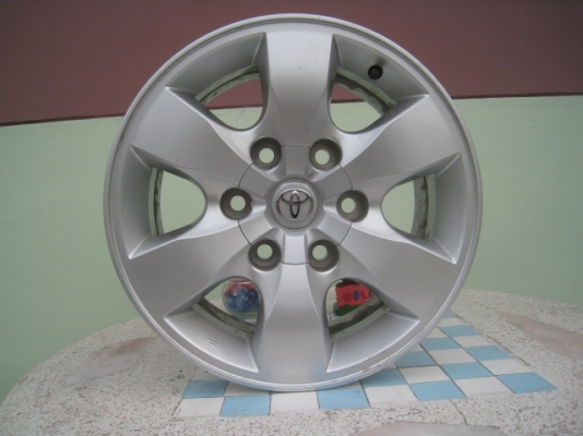 ขายล้อแม็กป้ายแดง Vigo champ 16" สนใจติดต่อเล็กคลองสามครับ 081-3747940