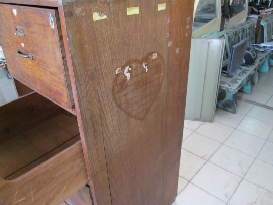 ลดราคาOKครับ     ตูัเอกสาร  งานโบราณครับ   อายุไม่หนี 70ปีครับอย่างน้อยครับ