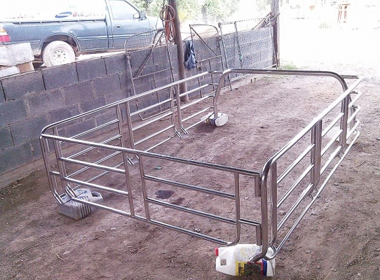 ขายคอกสแตนเลสสั่งทำครอบโรบาร์ขนาดกว้างขึ้น 7,000บาท (รถตอนเดียว)