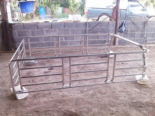 ขายคอกสแตนเลสสั่งทำครอบโรบาร์ขนาดกว้างขึ้น 7,000บาท (รถตอนเดียว)