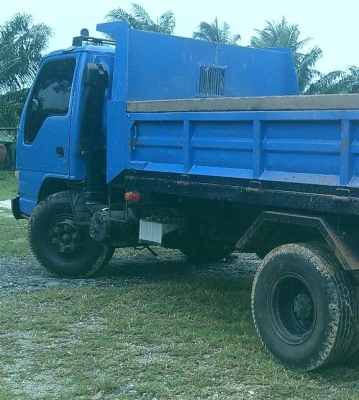 หกล้อดั้ม ISUZU-NPR130เทอร์โบว์ รถห้าวแท้ ปี48 สภาพดีสวยๆเต็มสรูตพร้อมใช้งาน ทะเบียนพร้อมใช้งาน