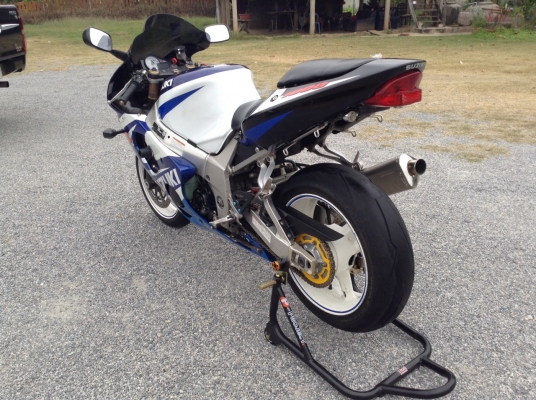 ธารนนทบุรี///ขาย suzuki gsx r1000 k1 สภาพนางฟ้า แรงๆมันๆครับ ระบบไฟระบบเครื่องสมบูรณ์ทุกจุด พร้อมออกทริปหน้าหนาวครับ ราคา 129,000 บาท อินวอยท์+สรรพสารมิตร