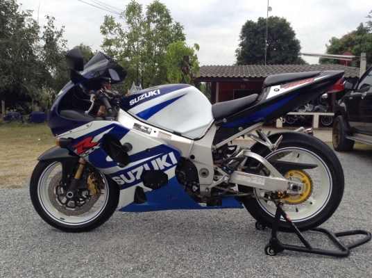 ธารนนทบุรี///ขาย suzuki gsx r1000 k1 สภาพนางฟ้า แรงๆมันๆครับ ระบบไฟระบบเครื่องสมบูรณ์ทุกจุด พร้อมออกทริปหน้าหนาวครับ ราคา 129,000 บาท อินวอยท์+สรรพสารมิตร
