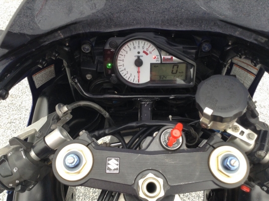 ธารนนทบุรี///ขาย suzuki gsx r1000 k1 สภาพนางฟ้า แรงๆมันๆครับ ระบบไฟระบบเครื่องสมบูรณ์ทุกจุด พร้อมออกทริปหน้าหนาวครับ ราคา 129,000 บาท อินวอยท์+สรรพสารมิตร