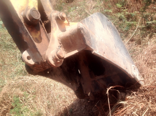 KOBELCO MARK III SK 100 Yutani ไฟฟ้าเต็ม หน้าจอครบ เครื่องเดิมปั๊มเดิมๆทำงานไม่มีโหลด ภายนอกสภาพดีบูมอาร์มไม่มีปะ ช่วงล่างเอวแน่นดี โซ่บูทใบแทรกประมาณ 70\% พร้อมทำงานได้เลย เอกสารใบอินวอย ราคาต่อรองได้ครับ