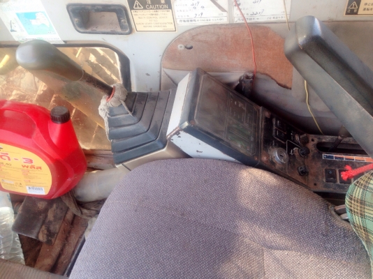 KOBELCO MARK III SK 100 Yutani ไฟฟ้าเต็ม หน้าจอครบ เครื่องเดิมปั๊มเดิมๆทำงานไม่มีโหลด ภายนอกสภาพดีบูมอาร์มไม่มีปะ ช่วงล่างเอวแน่นดี โซ่บูทใบแทรกประมาณ 70\% พร้อมทำงานได้เลย เอกสารใบอินวอย ราคาต่อรองได้ครับ