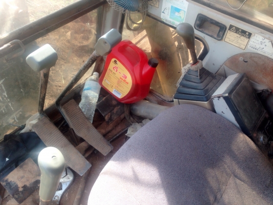 KOBELCO MARK III SK 100 Yutani ไฟฟ้าเต็ม หน้าจอครบ เครื่องเดิมปั๊มเดิมๆทำงานไม่มีโหลด ภายนอกสภาพดีบูมอาร์มไม่มีปะ ช่วงล่างเอวแน่นดี โซ่บูทใบแทรกประมาณ 70\% พร้อมทำงานได้เลย เอกสารใบอินวอย ราคาต่อรองได้ครับ