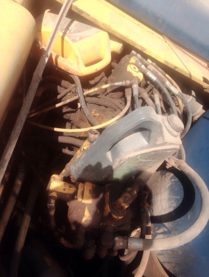 KOBELCO MARK III SK 100 Yutani ไฟฟ้าเต็ม หน้าจอครบ เครื่องเดิมปั๊มเดิมๆทำงานไม่มีโหลด ภายนอกสภาพดีบูมอาร์มไม่มีปะ ช่วงล่างเอวแน่นดี โซ่บูทใบแทรกประมาณ 70\% พร้อมทำงานได้เลย เอกสารใบอินวอย ราคาต่อรองได้ครับ