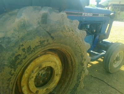 รถไถFORD รุ่น6600 แท้เต็มตัว เสื้อลาย  สวยๆแน่นๆพร้อมเล่มทะเบียนสนใจ0810076640