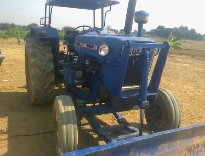 รถไถFORD รุ่น6600 แท้เต็มตัว เสื้อลาย  สวยๆแน่นๆพร้อมเล่มทะเบียนสนใจ0810076640