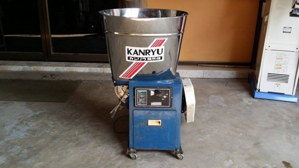เครื่องขัดข้าวขาวเก่าญี่ปุ่น KANRYU RB300  สภาพดี  สามารถใช้ขัดสีข้าวกล้องให้เป็นข้าวขาว
