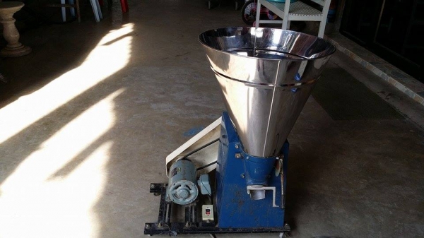 เครื่องขัดข้าวขาวเก่าญี่ปุ่น KANRYU RB300 สภาพดี สามารถใช้ขัดสีข้าวกล้องให้เป็นข้าวขาว เครื่องขัดข้าวขาวเก่าญี่ปุ่น KANRYU RB300 สภาพดี สามารถใช้ขัดสีข้าวกล้องให้เป็นข้าวขาว