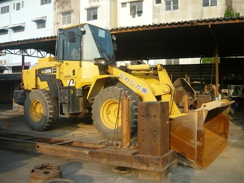 รถตักล้อยาง Komatsu WA200-5 รภเก่านอกนำเข้าจาญี่ปุ่่น พร้อมใข้งานทันที 091 695-6445