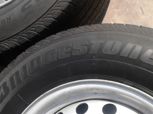 215/70R15 กะทะล้อ ขนาด 6 รู  ขอบ 15 พร้อม ยางBRIDGESTONE มี 4 ล้อ TEL.081-427-3941