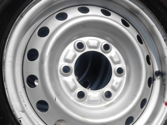 215/70R15 กะทะล้อ ขนาด 6 รู  ขอบ 15 พร้อม ยางBRIDGESTONE มี 4 ล้อ TEL.081-427-3941