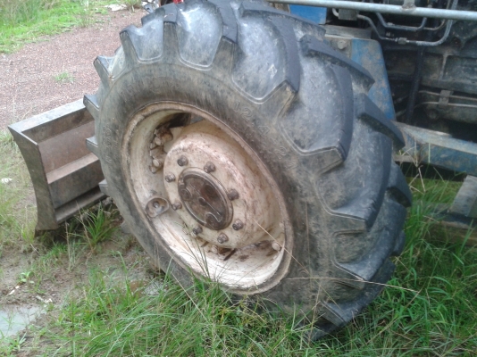 ขายรถไถฟอร์ด 6610  ( ด่วนๆเจ้าของร้อนเงินลดเหลือ 450,000 )