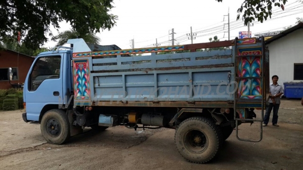 รถบรรทุก 6 ล้อดัมพ์ ยี่ห้อ ISUZU NPR 120 แรงม้า  พวงมาลัยพาวเว่อร์