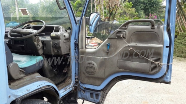 รถบรรทุก 6 ล้อดัมพ์ ยี่ห้อ ISUZU NPR 120 แรงม้า  พวงมาลัยพาวเว่อร์