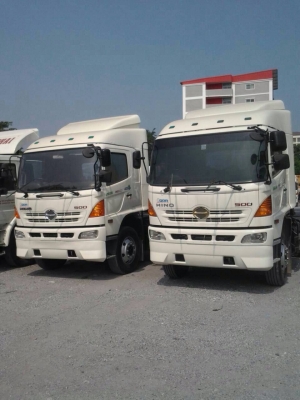 รถหัวลาก HINO 330  ปี 52 ราคาเงินสด 1,850,000 ติดต่อคุณนริศ 081-733-5156