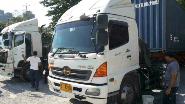 รถหัวลาก HINO 260 ปี 50 ราคาเงินสด 1,350,000 ติดต่อคุณนริศ 081-733-5156 รถหัวลาก HINO 260 ปี 50 ราคาเงินสด 1,350,000 ติดต่อคุณนริศ 081-733-5156