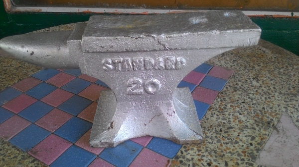 ขายทั่งตีเหล็กงานเก่าหนัก20กิโลกรัมยี่ห้อSTANDARD