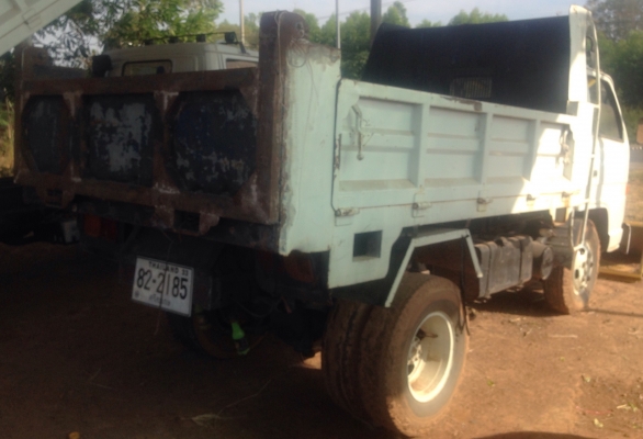 ISUZU ELF 115 HP 4BD1 หกล้อดั๊มพ์ กระบะดั๊มพ์เหล็กบรรทุก 3-4 คิว รถสภาพดีพร้อมใช้งานได้เลยครับ เครื่องแรงดีแห้งดี ภายในเก๋งคอนโซลสวยครบ ช่วงล่างคัชซีไม่ผุไม่บวม เอกสารทะเบียนภาษีครบพร้อมโอน ราคาต่อรองได้ครับ