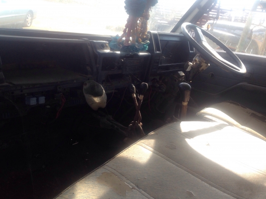 ISUZU ELF 115 HP 4BD1 หกล้อดั๊มพ์ กระบะดั๊มพ์เหล็กบรรทุก 3-4 คิว รถสภาพดีพร้อมใช้งานได้เลยครับ เครื่องแรงดีแห้งดี ภายในเก๋งคอนโซลสวยครบ ช่วงล่างคัชซีไม่ผุไม่บวม เอกสารทะเบียนภาษีครบพร้อมโอน ราคาต่อรองได้ครับ