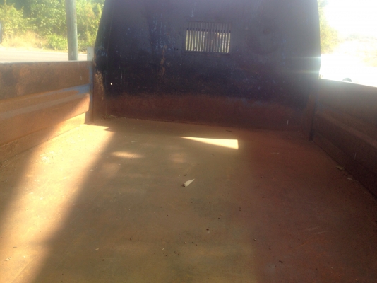 ISUZU ELF 115 HP 4BD1 หกล้อดั๊มพ์ กระบะดั๊มพ์เหล็กบรรทุก 3-4 คิว รถสภาพดีพร้อมใช้งานได้เลยครับ เครื่องแรงดีแห้งดี ภายในเก๋งคอนโซลสวยครบ ช่วงล่างคัชซีไม่ผุไม่บวม เอกสารทะเบียนภาษีครบพร้อมโอน ราคาต่อรองได้ครับ