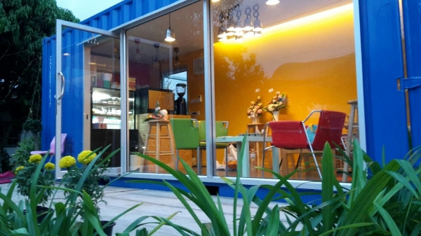 ตู้คอนเทนเนอร์ร้านกาแฟ ขนาด 2.5 x 6 เมตร ตกแต่งสวยๆ ติดต่อ 08-1406-4505