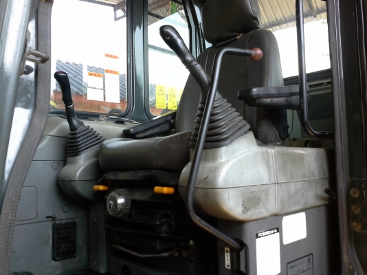 ขายรถแบคโฮ  KOMATSU  PC 130-6 EG  รถนำเข้ายังไม่เคยใช้งานในไทย  เครื่องดี  ปั้มแรง  ไฟฟ้าเต็มแทรคสวยเต็ม  มีแอร์ มีไปพ์ปิ้ง  พร้อมใช้งาน เครื่อง  86 แรงม้า 4 สูบรถสวยราคาไม่แพงค่ะเจ้าของขายเองค่ะ