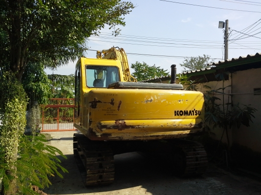 ขายรถแบคโฮ  KOMATSU  PC 130-6 EG  รถนำเข้ายังไม่เคยใช้งานในไทย  เครื่องดี  ปั้มแรง  ไฟฟ้าเต็มแทรคสวยเต็ม  มีแอร์ มีไปพ์ปิ้ง  พร้อมใช้งาน เครื่อง  86 แรงม้า 4 สูบรถสวยราคาไม่แพงค่ะเจ้าของขายเองค่ะ