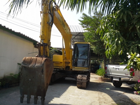 ขายรถแบคโฮ  KOMATSU  PC 130-6 EG  รถนำเข้ายังไม่เคยใช้งานในไทย  เครื่องดี  ปั้มแรง  ไฟฟ้าเต็มแทรคสวยเต็ม  มีแอร์ มีไปพ์ปิ้ง  พร้อมใช้งาน เครื่อง  86 แรงม้า 4 สูบรถสวยราคาไม่แพงค่ะเจ้าของขายเองค่ะ