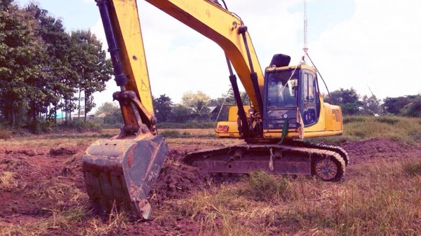**850,000 บ.ต่อรอง**ขายแบคโฮ KOMATSU PC200-6 CUMMINS เครื่องเดิม ปั้มเดิม ไฟฟ้าครบ 21,4xx ชั่วโมง เครื่องยนต์CUMMINS 6สูบ แน่นๆ แรงดี ปั้มดีแรง ทำงานดี คล่องตัว เร็วดี ไม่โหลด บูมอาร์มสวย ไม่ปะไม่ดาม บุ้งกี๋หนาไม่ผุ เอวดีแน่น ไม่แตกไม่ร้าว ช่วงล่าง70-80\%