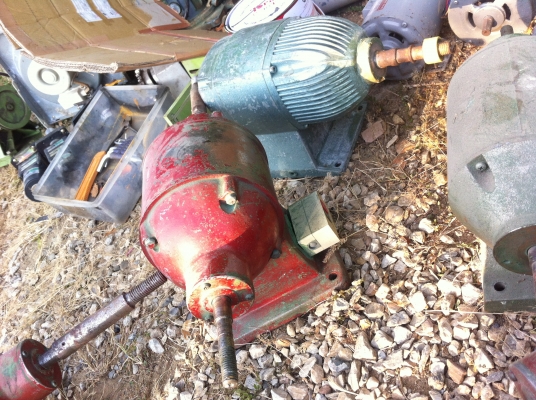 มอเตอร์เจียร์แกนคู่ VENZ ขนาด 1 แรงม้า ต่อใช้ไฟได้ 220/380 V. ตัวใหญ่ พร้อมใช้งานเจียร์หรือใส่ผ้าขัด ,แปรงลวด