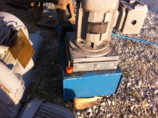 ชุดปั็มไฮดรอลิกพร้อมอ่างน้ำมันมอเตอร์ขับขนาด 400 W. HITASHI ชุดปั็มไฮดรอลิกพร้อมอ่างน้ำมันมอเตอร์ขับขนาด 400 W. HITASHI