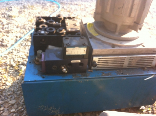 ชุดปั็มไฮดรอลิกพร้อมอ่างน้ำมันมอเตอร์ขับขนาด 400 W. HITASHI ชุดปั็มไฮดรอลิกพร้อมอ่างน้ำมันมอเตอร์ขับขนาด 400 W. HITASHI