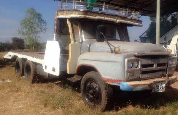 ขายด่วน ISUZU TX 175 HP 6BG1 รถสิบล้อหัวยาวเพลาเดียว เทรลเลอร์ท้ายลาดขึ้นรถแบ๊คโฮร SK 120 - 150 ได้เลยครับไม่มีปัญหา เครื่องแน่นแรงดีมากๆครับ หัวเก๋งไม่มีผุเลยภายในเก๋งคอนโซลครบพร้อม พวงมาลัยเพาเวอร์ ช่วงล่างคัชซีสวยไม่มีบวม ยางสภาพดี 70\% เอกสารทะเบียนครบ