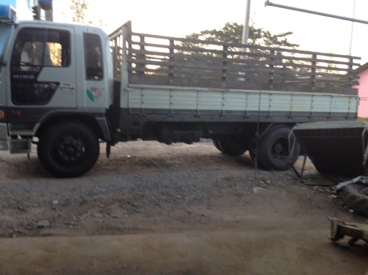ขายรถบรรทุก 6 ล้อใหญ่ ยาว 5.5 เมตร Hino  FF3H