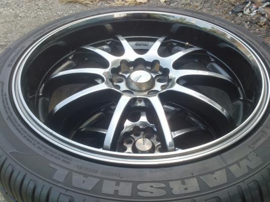 ขายแม็กขอบ18 5รู100,114 8นิ้ว พร้อมยาง225/45R18 ยางสัปดาห์ที่30ปี11  ยางสวยมากนิ่มลึกดอกเต็มใช้งานน้อยไม่แตกลายไม่ร้าวสวยๆ  จำนวน 1  ชุด