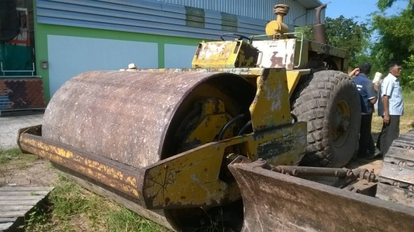 ขายรถบดสั่นสะเทือน เอวอ่อน สภาพใช้งานได้ดี ราคาคุยกันได้ครับ ขายรถบดสั่นสะเทือน เอวอ่อน สภาพใช้งานได้ดี ราคาคุยกันได้ครับ